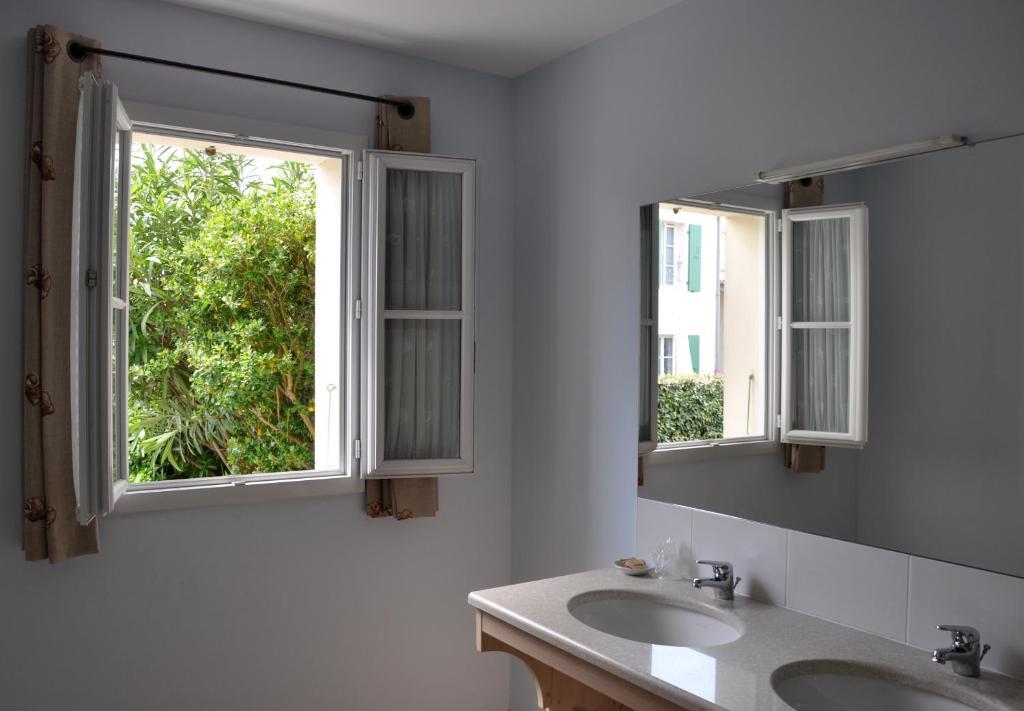Hôtel La Galiote en Ré La Flotte Habitación foto